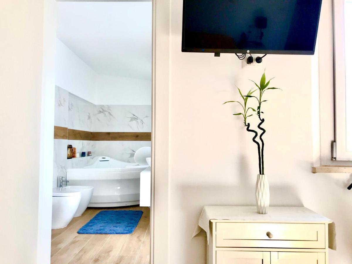 Stanza E Bagno Privato, Idromassaggio Con Extra Fee, In Appartamento Ferrara Buitenkant foto